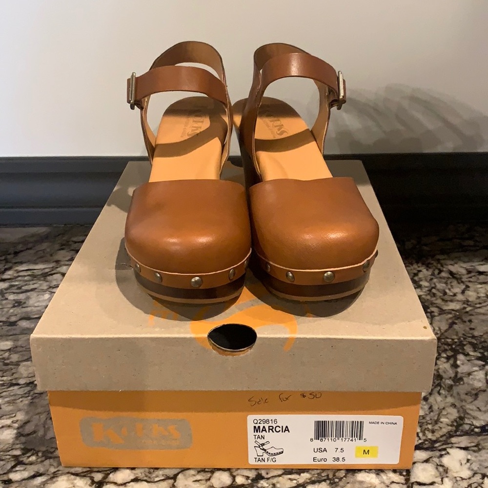 Korks tan Sandles 7.5